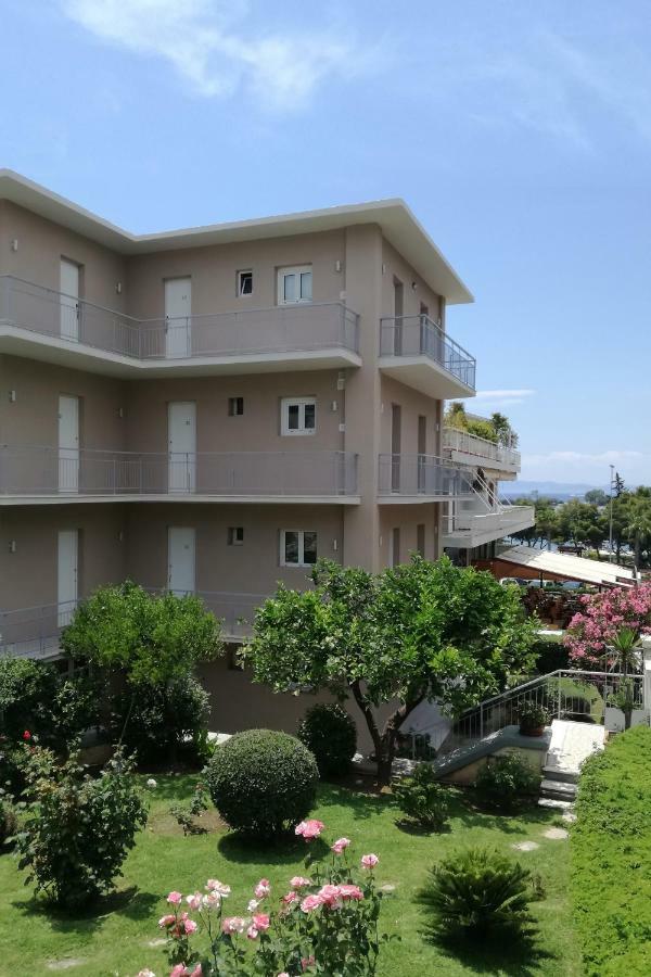 Lilly Apartments Atene Esterno foto